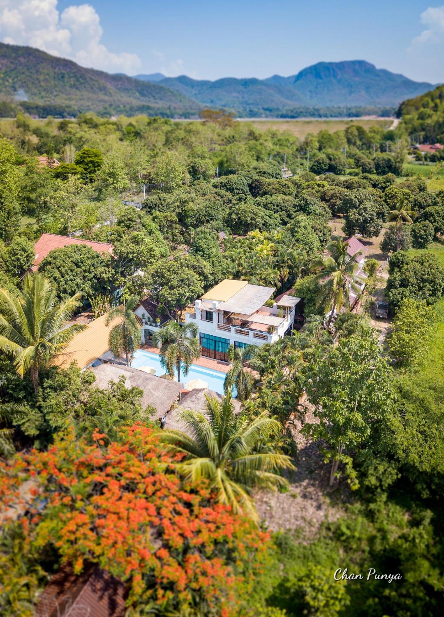 Baanpong Lodge San Kamphaeng Dış mekan fotoğraf