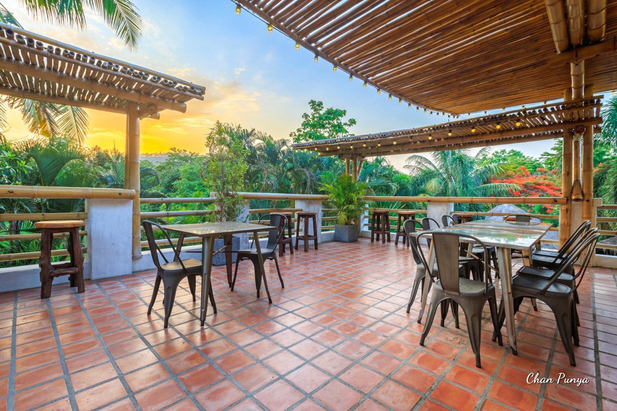Baanpong Lodge San Kamphaeng Dış mekan fotoğraf
