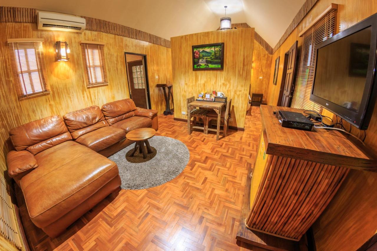 Baanpong Lodge San Kamphaeng Dış mekan fotoğraf